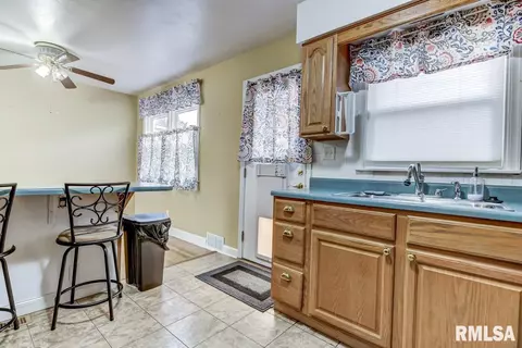 2401 S Walnut St, Springfield, IL 62704 photo 10