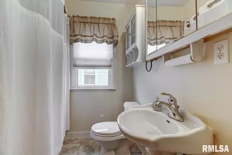 2401 S Walnut St, Springfield, IL 62704 photo 16