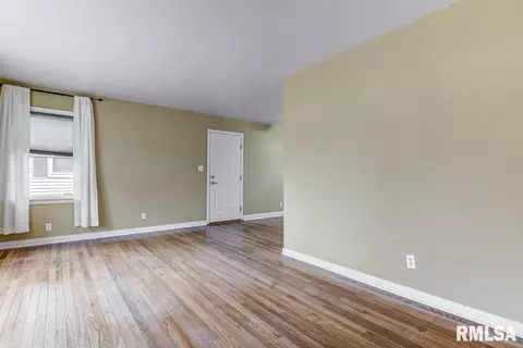 2401 S Walnut St, Springfield, IL 62704 photo 5
