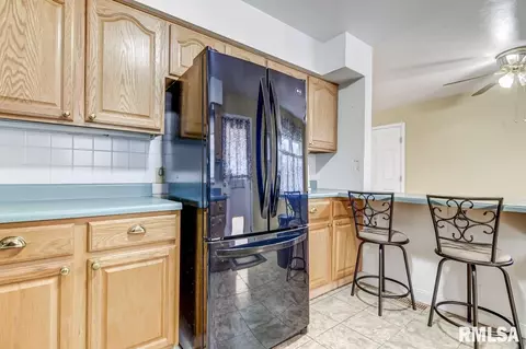 2401 S Walnut St, Springfield, IL 62704 photo 9