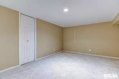 2401 S Walnut St, Springfield, IL 62704 photo 30