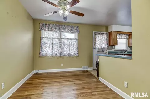 2401 S Walnut St, Springfield, IL 62704 photo 7