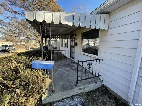 18 Todd Ln, Springfield, IL 62702 photo 2