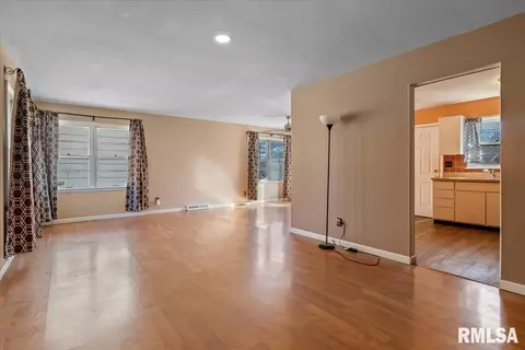 2122 Whitefield Rd, Springfield, IL 62704 photo 3
