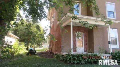 809 E 2nd Ave, Monmouth, IL 61462 photo 2