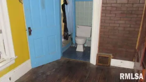 809 E 2nd Ave, Monmouth, IL 61462 photo 7