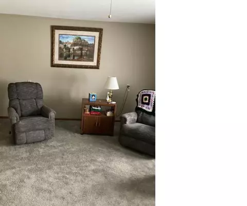 2404 Dunwich Dr, Springfield, IL 62702 photo 3