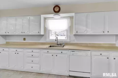 89 Greencastle Cir, Springfield, IL 62712 photo 5