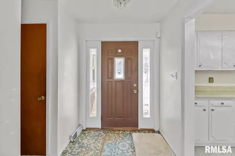 89 Greencastle Cir, Springfield, IL 62712 photo 3