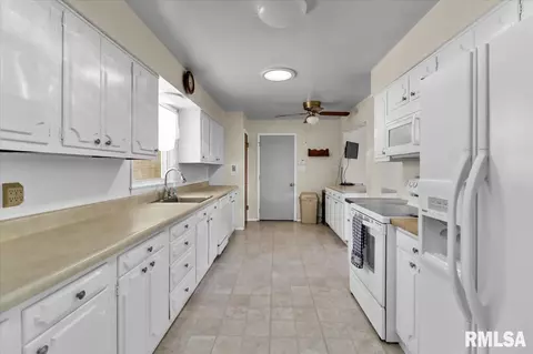 89 Greencastle Cir, Springfield, IL 62712 photo 4