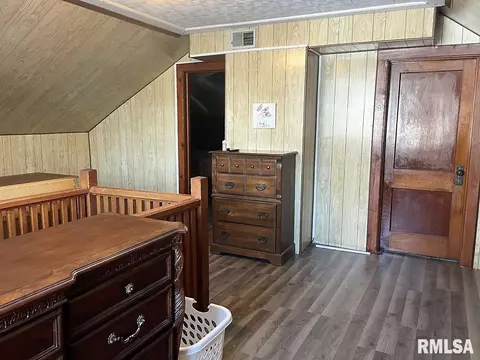 131 S Center St, Oneida, IL 61467 photo 17