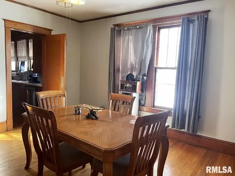 131 S Center St, Oneida, IL 61467 photo 9