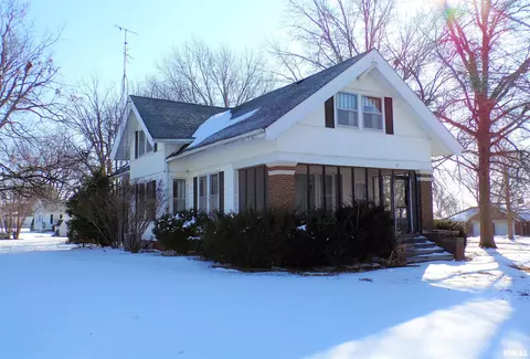 131 S Center St, Oneida, IL 61467 photo 2