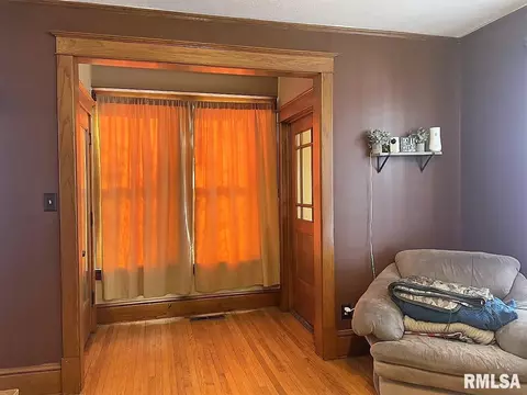 131 S Center St, Oneida, IL 61467 photo 8