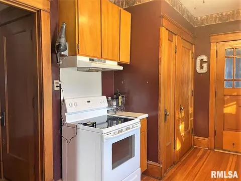 131 S Center St, Oneida, IL 61467 photo 11