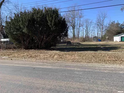 305 N Yates St, Tallula, IL 62688