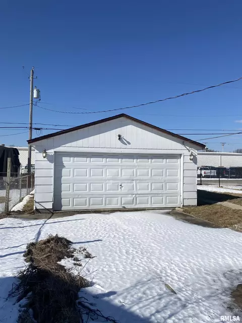 1813 S 11th St, Springfield, IL 62703 photo 2