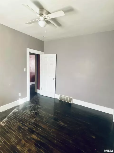 1813 S 11th St, Springfield, IL 62703 photo 9
