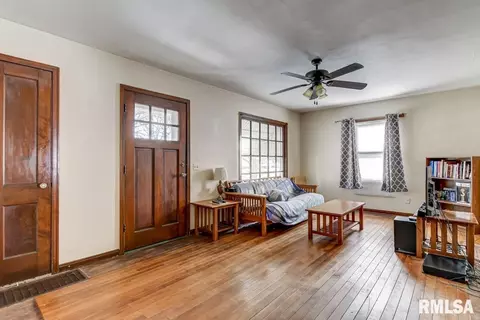 3207 Sherman St, Springfield, IL 62703 photo 3