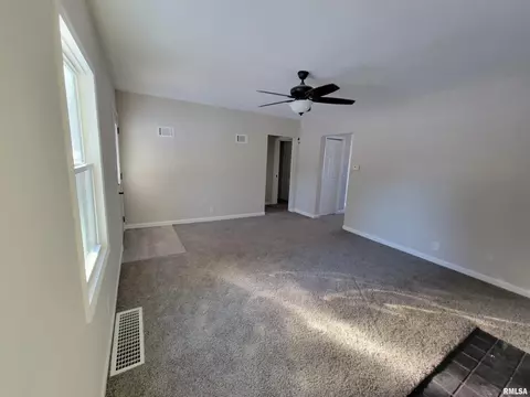 33 Hazel Ln, Springfield, IL 62712 photo 3