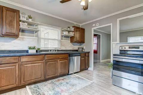 1429 W Governor St, Springfield, IL 62704 photo 11