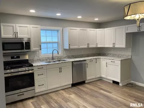 3013 Stokebridge Rd, Springfield, IL 62702 photo 5