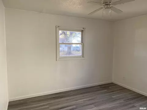 6 Manor Ct, Springfield, IL 62703 photo 2
