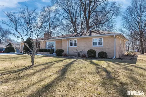 38 Horseshoe Dr, Springfield, IL 62702 photo 2
