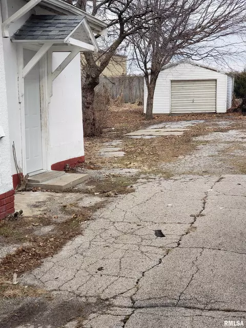 2212 N 15th St, Springfield, IL 62702 photo 2