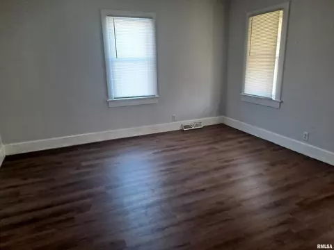 1727 N Peoria Rd, Springfield, IL 62702 photo 10