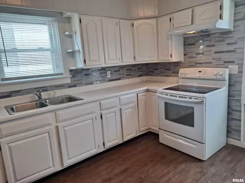 1727 N Peoria Rd, Springfield, IL 62702 photo 5