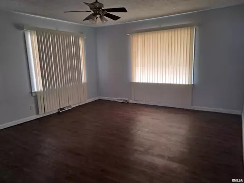 1727 N Peoria Rd, Springfield, IL 62702 photo 9