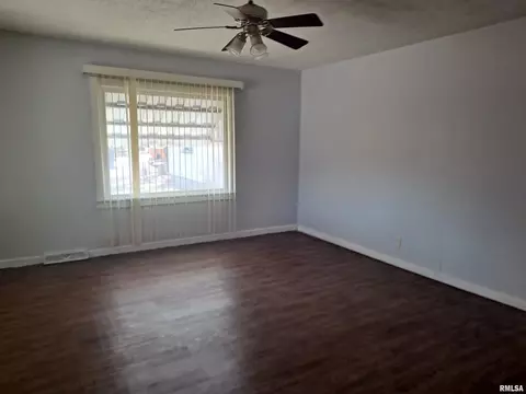 1727 N Peoria Rd, Springfield, IL 62702 photo 7