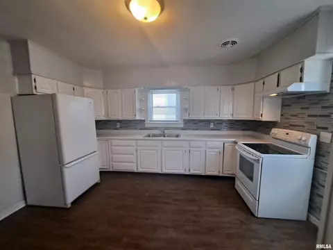 1727 N Peoria Rd, Springfield, IL 62702 photo 4