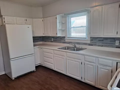 1727 N Peoria Rd, Springfield, IL 62702 photo 6