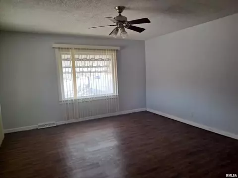 1727 N Peoria Rd, Springfield, IL 62702 photo 8