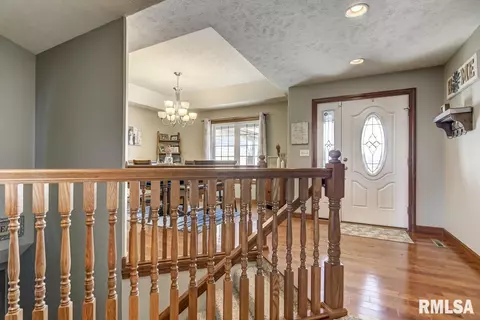 23402 Covered Bridge Rd, Athens, IL 62613 photo 5