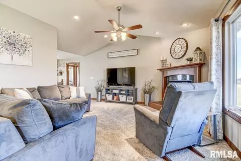 23402 Covered Bridge Rd, Athens, IL 62613 photo 7