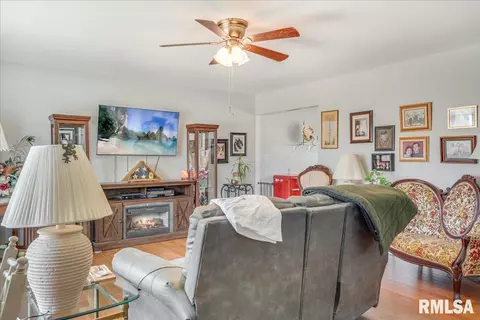 1904 Fairmont Dr, Springfield, IL 62702 photo 7