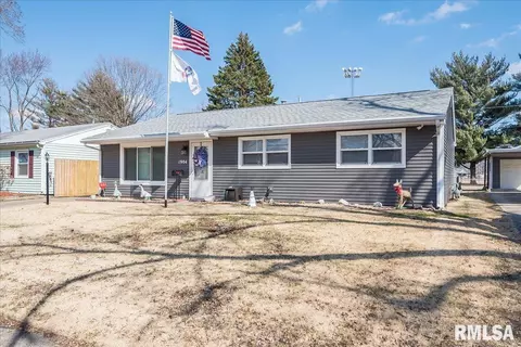 1904 Fairmont Dr, Springfield, IL 62702 photo 2