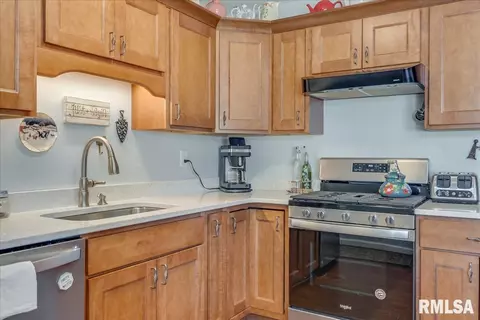 1904 Fairmont Dr, Springfield, IL 62702 photo 11