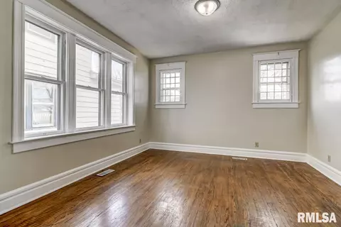 1725 S 4th St, Springfield, IL 62703 photo 9