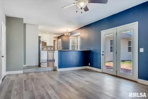 1007 E Washington St, Riverton, IL 62561 photo 14