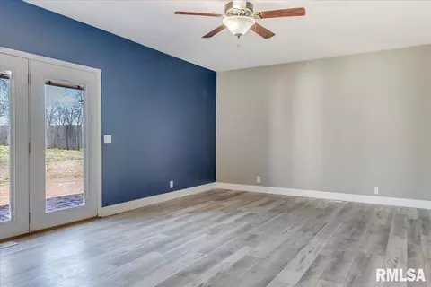 1007 E Washington St, Riverton, IL 62561 photo 13