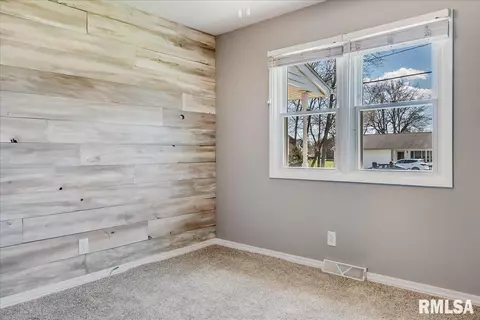 1007 E Washington St, Riverton, IL 62561 photo 24