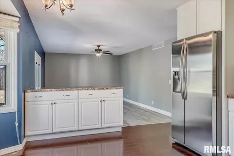 1007 E Washington St, Riverton, IL 62561 photo 11