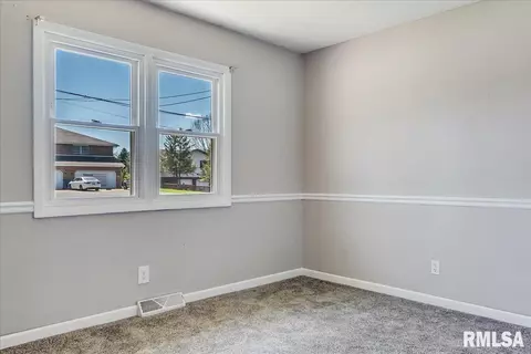 1007 E Washington St, Riverton, IL 62561 photo 22