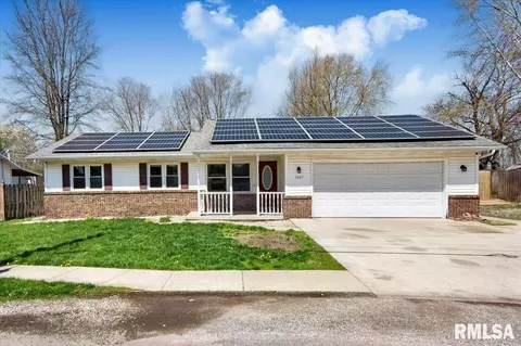 1007 E Washington St, Riverton, IL 62561 photo 1