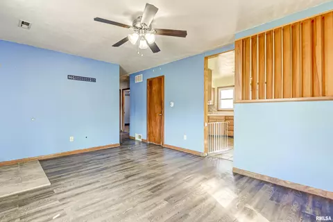 1710 Wolfe St, Springfield, IL 62702 photo 6