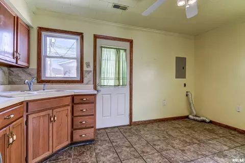 1710 Wolfe St, Springfield, IL 62702 photo 10